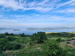 Amber's Place, Cosy House With Pool and sea Views
