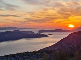 Amber's Place, Cosy House With Pool and sea Views