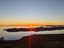 Amber's Place, Cosy House With Pool and sea Views