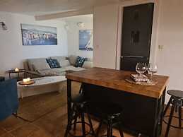 Amber's Place, Cosy House With Pool and sea Views