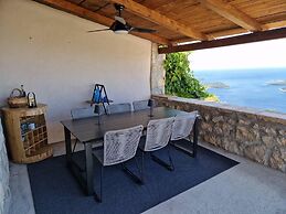 Amber's Place, Cosy House With Pool and sea Views