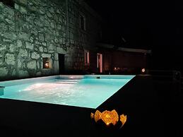 Amber's Place, Cosy House With Pool and sea Views