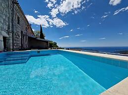 Amber's Place, Cosy House With Pool and sea Views