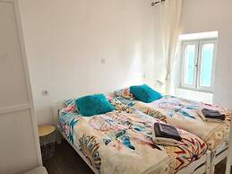 Amber's Place, Cosy House With Pool and sea Views