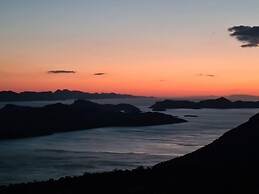 Amber's Place, Cosy House With Pool and sea Views