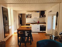 Amber's Place, Cosy House With Pool and sea Views