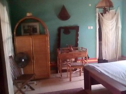 Lovely 3-bdrm Cottage W/private Patios/pkg Sanyang