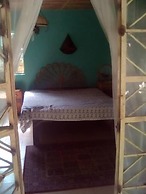Lovely 3-bdrm Cottage W/private Patios/pkg Sanyang