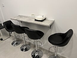 Amazing 2-Room Penthouse Cityview W13