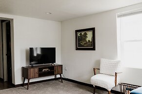 Cozy Local Apartment