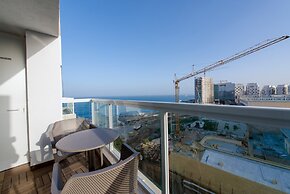 Stylish Seaview Apartment In a Prime Location