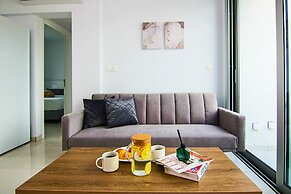 Phaedrus Living: Seaside Executive Flat Harbour 202