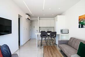 Phaedrus Living: Seaside Executive Flat Harbour 203
