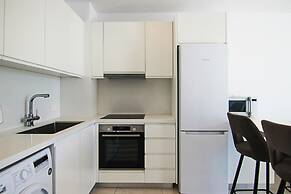 Phaedrus Living: Seaside Executive Flat Harbour 203