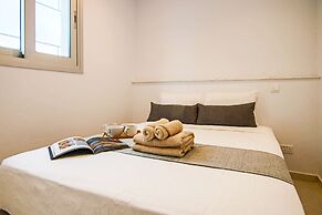 Phaedrus Living: Seaside Executive Flat Harbour 204