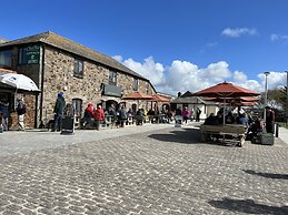 Bescot House, Bramble Hill, Bude, 4 bed det House