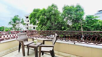 Olive Service Apartment-Golf Course Road