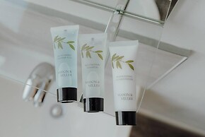 Stylish and Modern 2-bed Apartment in Herne Bay