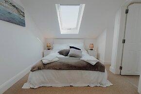 Stylish and Modern 2-bed Apartment in Herne Bay