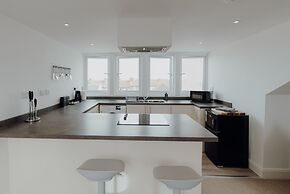 Stylish and Modern 2-bed Apartment in Herne Bay