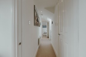 Stylish and Modern 2-bed Apartment in Herne Bay