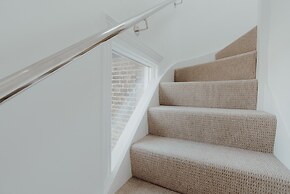 Stylish and Modern 2-bed Apartment in Herne Bay