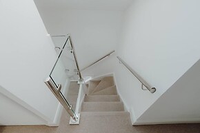 Stylish and Modern 2-bed Apartment in Herne Bay