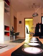 Cozy and Modern Apartment Centrally Located