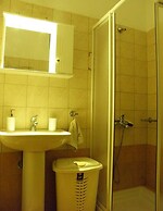 Cozy and Modern Apartment Centrally Located