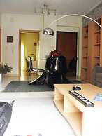 Cozy and Modern Apartment Centrally Located