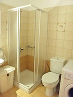 Cozy and Modern Apartment Centrally Located