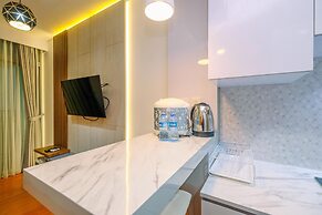 Fancy and Fabulous 1BR at Pejaten Park Apartment