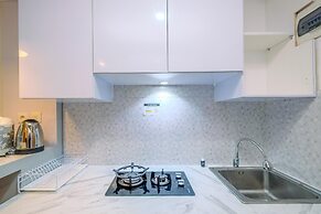Fancy and Fabulous 1BR at Pejaten Park Apartment