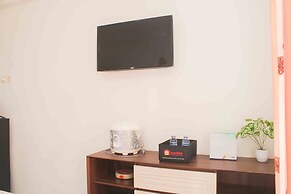 Chic and Cozy Studio at Riverview Jababeka Apartment