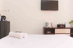 Chic and Cozy Studio at Riverview Jababeka Apartment