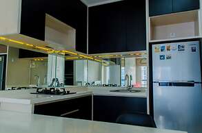 Fancy and Nice 1BR Apartment at Silkwood Residence