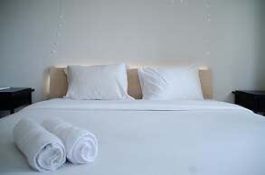 Fancy and Nice 1BR Apartment at Silkwood Residence