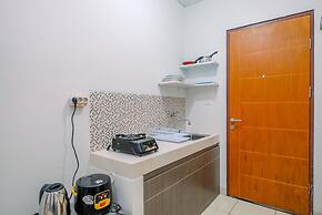 Comfortable and Minimalist Studio at Dave Apartment