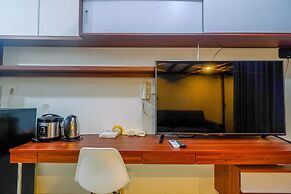 Homey and Comfort Living Studio Room at Dave Apartment