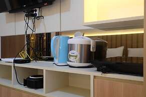 Homey and Stylish Studio Room at Transpark Cibubur Apartment