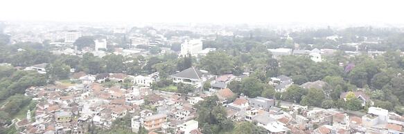 Cozy High Floor 1BR at Parahyangan Residence