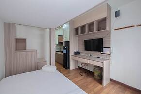 Comfortable and Cozy Stay Studio at Dave Apartment