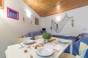 Blue&green House With Shared Pool