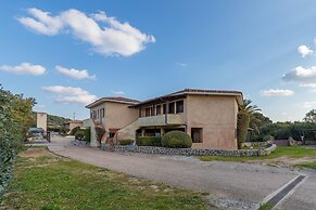 Blue&green House With Shared Pool