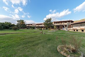 Blue&green House With Shared Pool