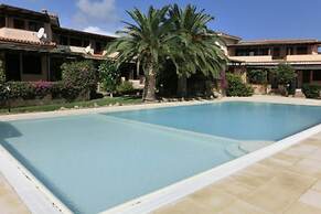 Blue&green House With Shared Pool