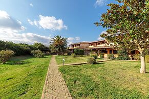 Blue&green House With Shared Pool