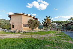 Blue&green House With Shared Pool
