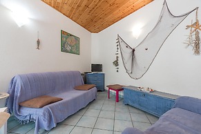 Blue&green House With Shared Pool