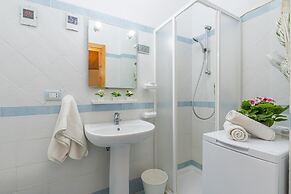 Blue&green House With Shared Pool